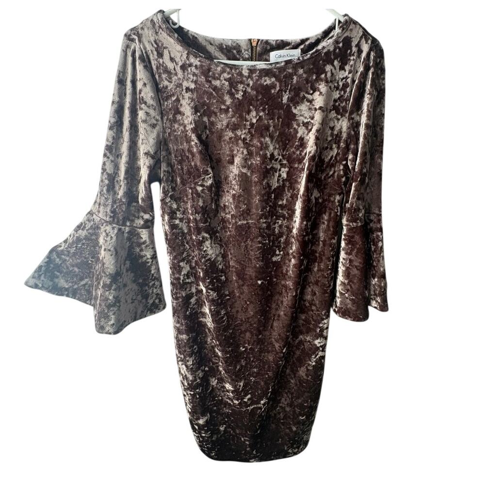 CALVIN KLEIN Stretch Velvet Bell Sleeve Sheath Dress in Taupe Size 8